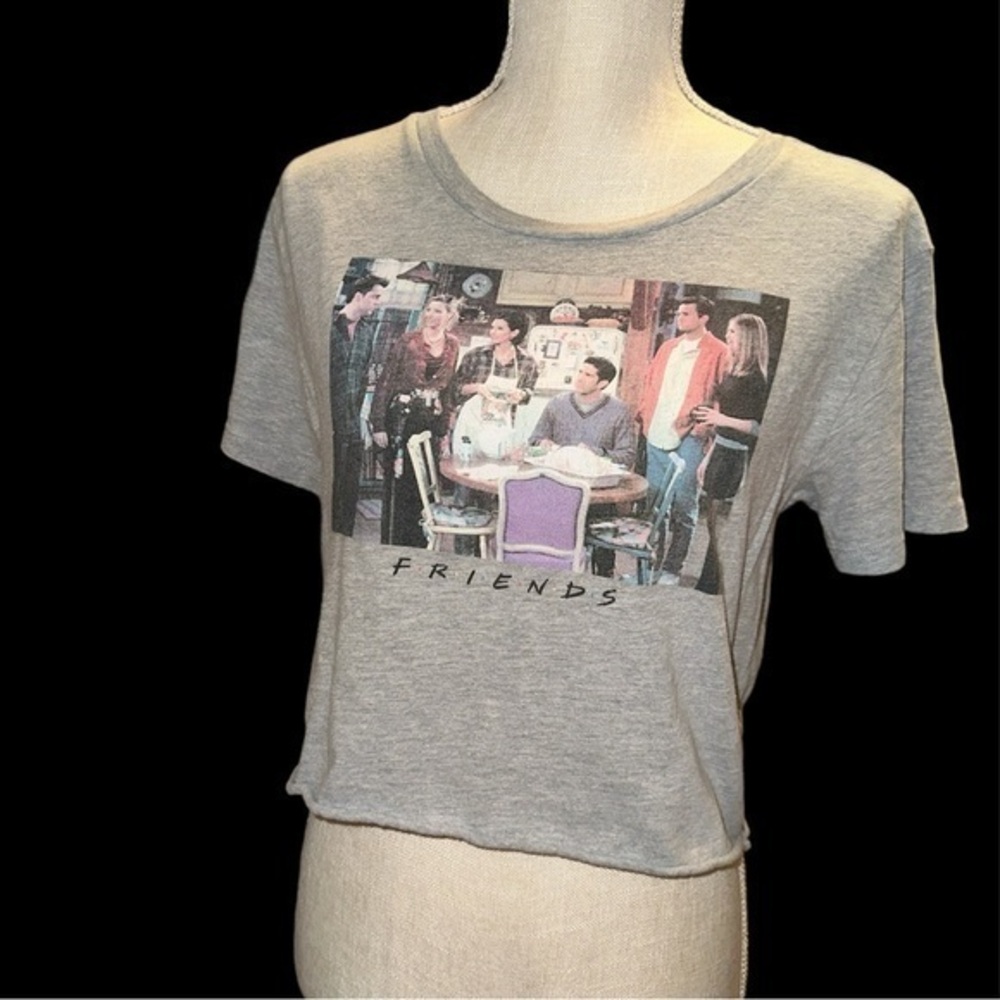 Vintage Friends size L crop‎ top​